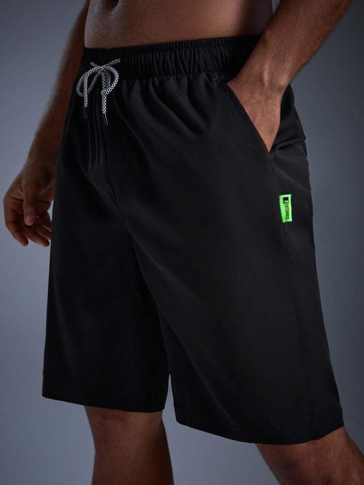 DRIFTMERE 男士纯色口袋拼接抽绳腰短裤，适合返校季和春夏穿着，速干轻便，高弹透气，适合健身房锻炼，清凉舒适，夏季运动休闲风，尽显运动时尚 - 黑色 - 查看 6