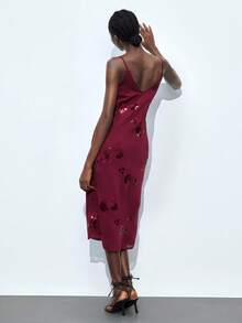 Maija 女款红薯亮片面料细肩带V领装饰设计百搭别致都市优雅休闲商务办公装，低调复古气息，精致魅力，都市通勤，杂志编辑同款，都市社交场合度假派对装，迷人高端品味，高智商气息，优雅知性复古气息邮轮度假连衣裙，优雅知性女士婚礼宾客连衣裙，浪漫梦幻法式轻松高端品味，高智商气息，优雅知性复古气息邮轮度假连衣裙 - 酒紅色 - 查看 2