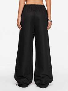 ROMWE Street Life 女款街头风格赛车赛博朋克荆棘火焰徽章降落伞裤 - 黑色 - 查看 3