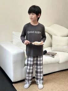 SHEIN 2pcs Tween Boy Casual Letter Vietnamese Text Print Sweatshirt & Plaid Pants Homewear Set, Matching Family/Sibling Outfits Fall Winter