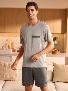 Manfinity Underwear&Sleepwear Basics Conjunto de pijama de verano para hombres con camiseta de cuello redondo y pantalones cortos, cómodo y casual - Gris Claro - Ver 3