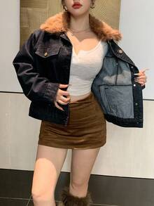 DAZY 女式秋冬牛仔夹克，仿毛领，色块，大口袋，宽松休闲街头风格 - 深色水洗藍 - 查看 5