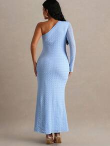 MaterniChic Vestido de manga larga minimalista de diseño elegante con hombros oblicuos y ajustado para maternidad de unicolor - Celeste - Ver 2