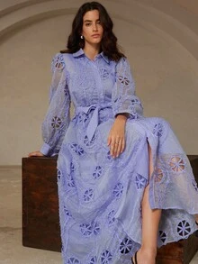 Aveloria Rosie 法式优雅浅紫色刺绣镂空长袖连衣裙（配系带腰带） - 藍色 - 查看 3