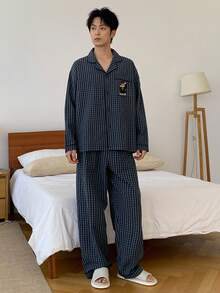 DAZY Bộ đồ ngủ nam gồm áo sơ mi kẻ caro thêu hình gấu và quần dài, mùa thu - Màu xanh hải quân - Xem 5