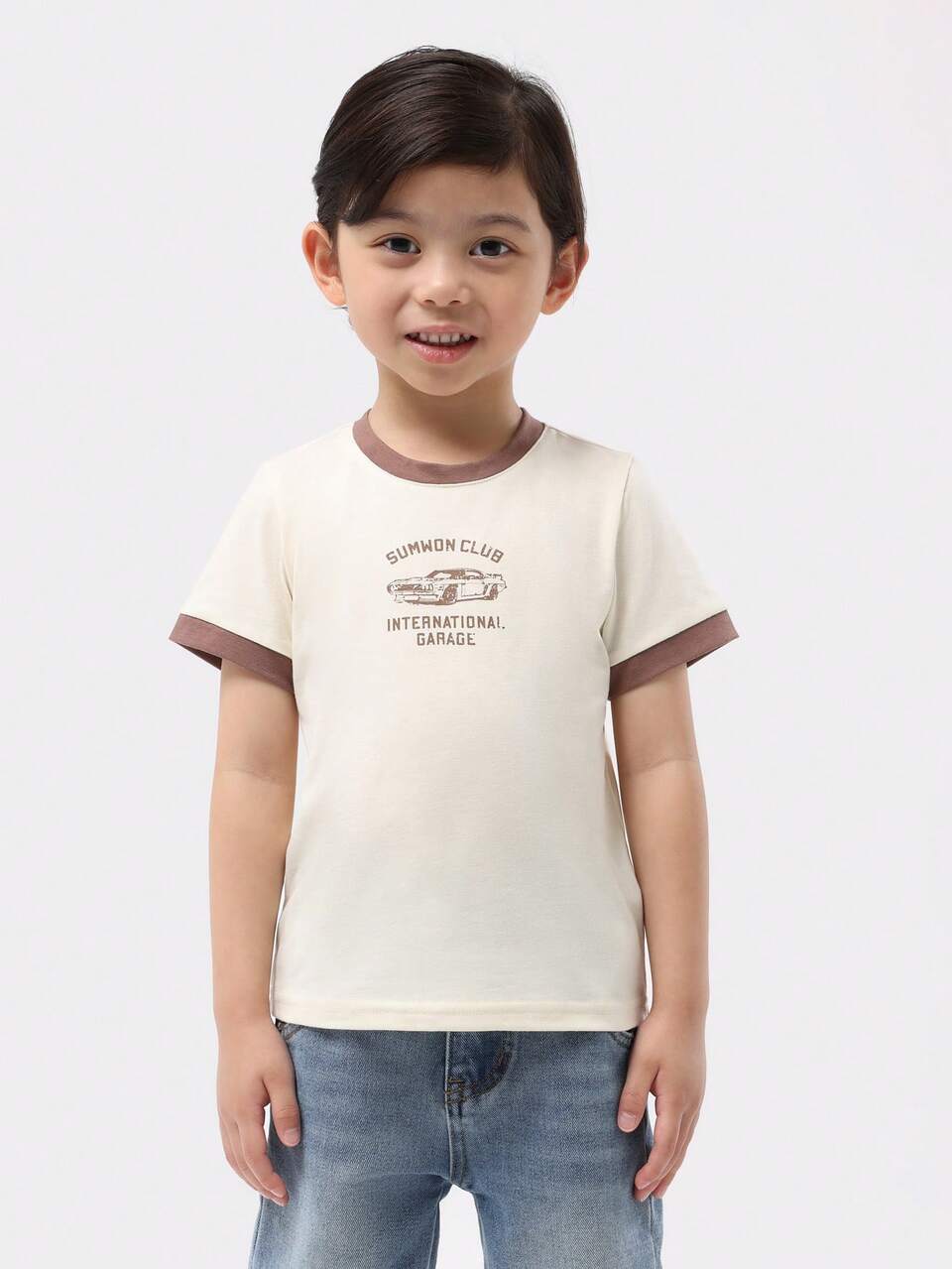 Cremefarbenes Ringer-T-Shirt mit Vintage-Auto-Print