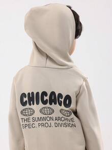 SUMWON 超大童款 Chicago Archive Division 两件套运动服休闲冬季服装舒适连帽衫和慢跑裤套装 - 卡其色 - 查看 6