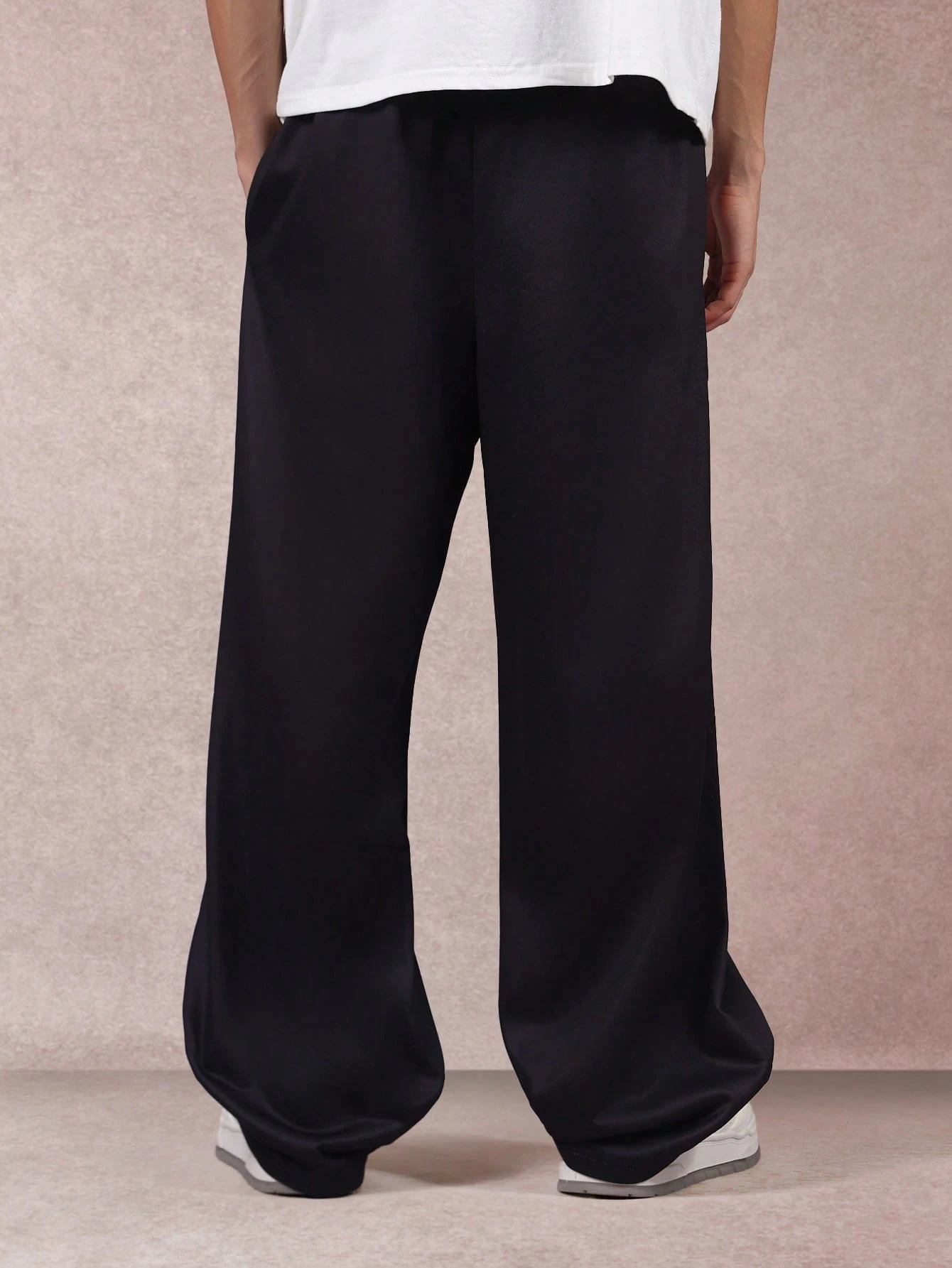 Pantalon de survêtement à jambes larges avec imprimé à rayures latérales
