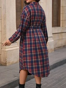 EMERY ROSE Klassisches Hemdblusenkleid in Rot & Blau Karomuster für Damen in Große Größen, mit geschwungener Saumkante, Taillengürtel für Taillendefinition, symmetrische Taschen, lässig für den Alltag & Zusammenkünfte, Herbst/Winter