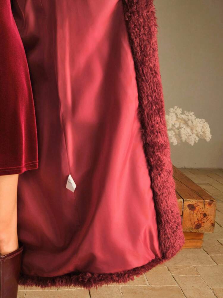 ワインレッドのフェイクファー襟付きウエストベルト付きジャケット(秋冬用)