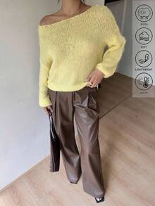 Serisse Suéter feminino casual de outono, cor creme e amarelo, em tricô felpudo com mistura de lã, ombros caídos, malha canelada, ideal para ocasiões casuais de negócios, professoras, dia a dia, deslocamentos, passeios. Nova peça essencial da moda outono 2025. Suéter feminino de inverno, suéter felpudo de inverno, suéter de inverno, suéter amarelo casual. - Amarelo - Ver 3