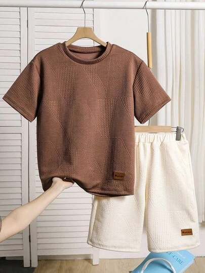 青少年男孩夏季圆领短袖休闲T恤和短裤套装