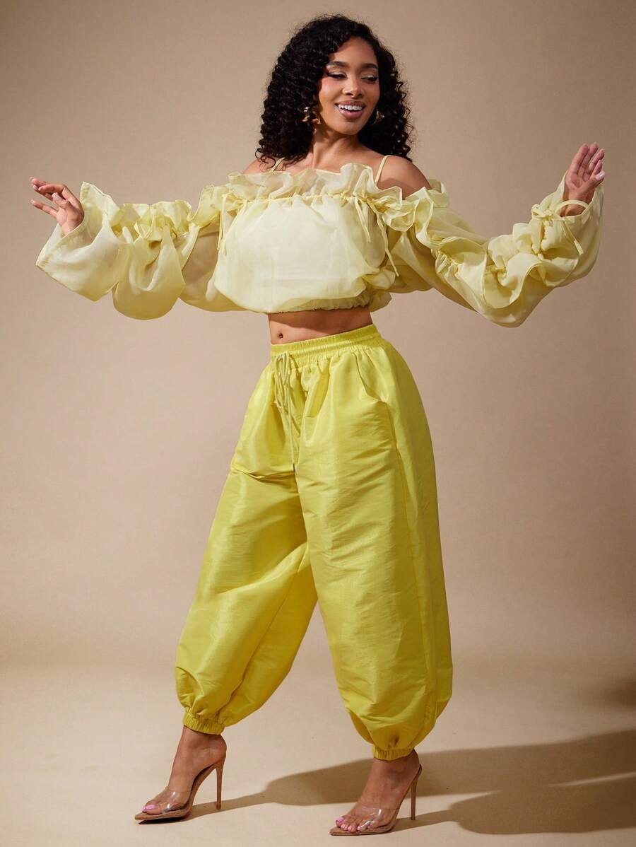 Vixey Áo crop top hở vai có dây rút, chi tiết xếp nếp dệt mỏng