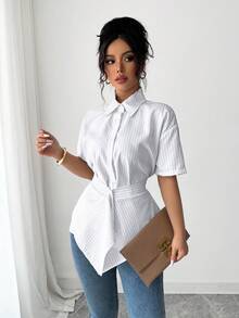 Elenzga 2025 Frühling Neue Koreanische Elegante Lässige asymmetrisch gestreifte Design Polokragen weiße Kurzarm Bluse