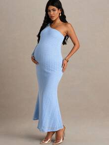 MaterniChic Vestido de manga larga minimalista de diseño elegante con hombros oblicuos y ajustado para maternidad de unicolor - Celeste - Ver 3
