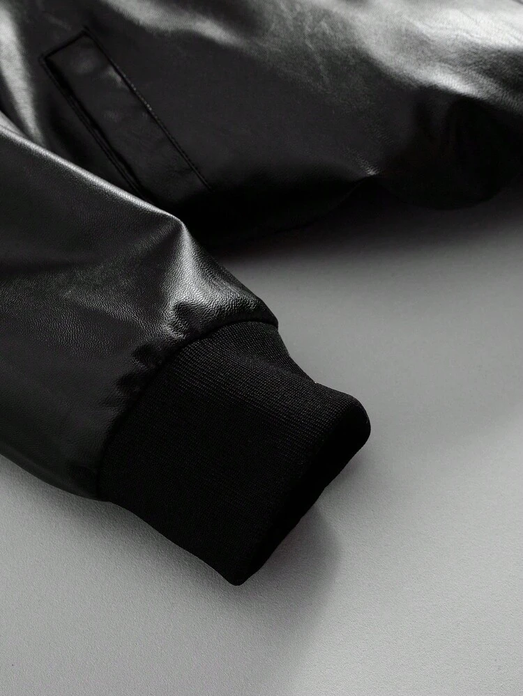 PAVTROS Giacca con cappuccio in pelle PU stile gotico Y2K da uomo, manica lunga, con chiusura lampo, ricamo "Boston" e "1986", colletto in pelliccia sintetica, moda streetwear autunno/inverno, ideale per Ognissanti e rientro a scuola, regalo perfetto per il fidanzato, giacca con cappuccio in pelliccia su misura - nero - Visualizzare 5