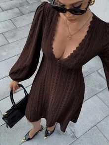 Chiquease Vestido Sólido de Manga Lanterna com Decote em V Francês, Renda Floral e Vazado para Outono/Inverno - Chocolate - Visão 5