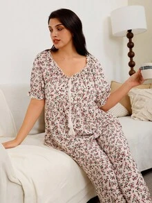 SHEIN CottageSlumber 加大码碎花荷叶边流苏领带装饰泡泡短袖睡衣套装 - 白色 - 查看 1