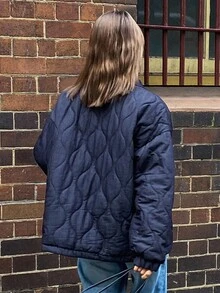 DAZY 女士纯色宽松长袖口袋翻领绗缝休闲加厚秋冬棉服外套 - 藍色 - 查看 2