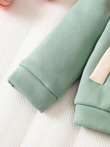 SHEIN Playful Pals 3 件套休闲运动风格女婴服装：拼色连帽夹克 + 白色 T 恤 + 运动裤，秋冬 - 綠色 - 查看 5