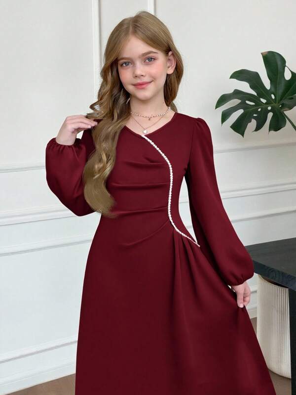 SHEIN Serisse Kids فستان ميدي أنيق بياقة على شكل V وأكمام طويلة مرتبدة ، باللون البرغندي الداكن الموحد، مزين بخرز البيرل الزائف والفانوس للبنات المراهقات
