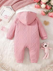 Bộ đồ liền thân trùm đầu bằng vải lông mịn màu trơn có nơ 3D cho bé gái. Thiết kế nơ 3D và mũ trùm đầu bằng vải lông mịn vừa thời trang vừa dễ thương. Kiểu dáng ôm vừa vặn, phù hợp với nhiều vóc dáng của bé. Dù là đi chơi hàng ngày, chơi trong công viên hay thư giãn tại nhà, bé yêu của bạn sẽ trở thành nàng công chúa nhỏ đáng yêu nhất. - Hồng - Xem 7