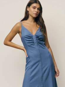 Nöista Váy midi xếp nếp trước màu xanh xám - Váy midi nhẹ nhàng với dây mảnh tinh tế, cổ chữ V mềm mại được xếp nếp tinh tế ở phần ngực và hoàn thiện bằng ba nút nhỏ - Màu xanh hải quân - Xem 4