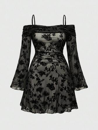 Vintage romantisches Hippie-Maxikleid in Große Größen mit Blume Muster, Samtausschnitt und geraffter Taille, Off-Shoulder