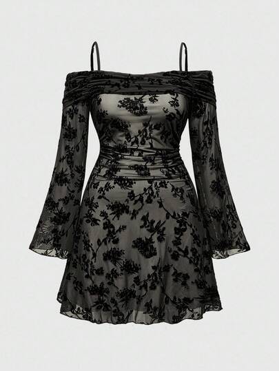 Vintage romantisches Hippie-Maxikleid in Große Größen mit Blume Muster, Samtausschnitt und geraffter Taille, Off-Shoulder