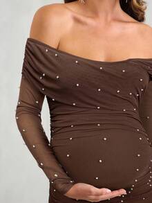 MaterniChic 孕妇白色露肩珍珠装饰紧身派对礼服，优雅孕妇装 - 棕色 - 查看 6