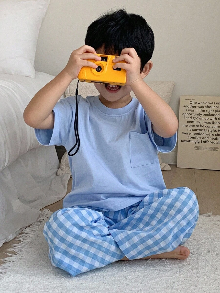 Dazy Kids 2件組小男孩純色針織短袖T恤 + 梭織格紋長褲休閒套裝,春/夏 - 藍色 - 查看 1