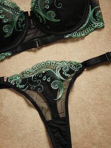 SHEIN 2pcs Lace Embroidery Front Closure Women's Lingerie Set - Multicolor - View 8