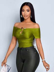 SOLERSUN Áo thun nữ tay ngắn lệch vai màu trơn, dáng ôm, có xếp ly - Màu xanh Ô liu - Xem 5