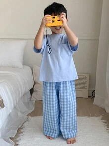 Dazy Kids 2件組小男孩純色針織短袖T恤 + 梭織格紋長褲休閒套裝，春/夏 - 藍色 - 查看 9