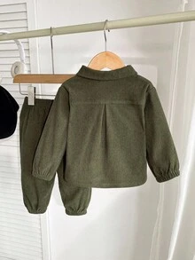 SHEIN 2件組男嬰燈芯絨長袖鈕扣口袋襯衫 & 鬆緊腰長褲 軍綠色 秋冬端莊約會休閒套裝 嬰兒服飾 6M-3T - 軍綠色 - 查看 2
