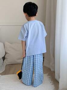 Dazy Kids 2件組小男孩純色針織短袖T恤 + 梭織格紋長褲休閒套裝，春/夏 - 藍色 - 查看 4