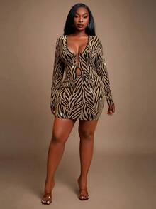 Radiana 大码女装秋冬性感优雅派对胸部金属环装饰圆形镂空金色面料长袖连衣裙 - 金色 - 查看 6