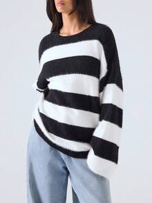 LYSMO 2025新款极简主义秋季女装休闲宽松落肩长袖黑白条纹毛衣，秋季超大条纹毛衣，适合外出、返校、毕业、街头风和斯德哥尔摩风格。 - 黑與白 - 查看 4