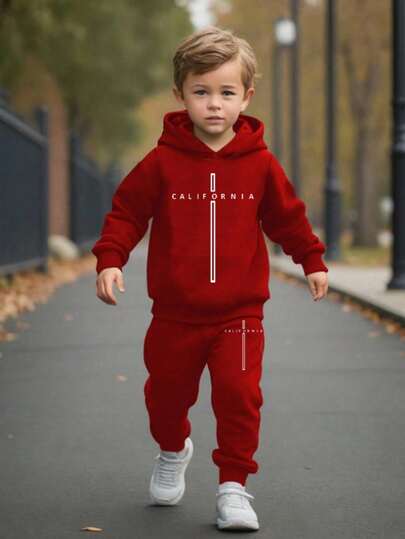 2 件套年轻男孩红色条纹印花连帽衫和裤子休闲装，春秋季