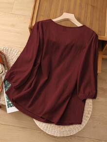 SHEIN LUNE CURVE 女式 V 领刺绣七分袖亚麻衬衫，宽松夏季上衣 - 酒紅色 - 查看 2