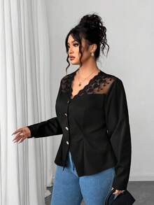 Elenzga 永不过时：哥特式预科风，融入周三元素。拥抱你内心的阴影，展现暗黑女性时尚。大码女式梭织长袖奢华优雅蕾丝拼接斜纹光滑黑色衬衫 - 黑色 - 查看 6