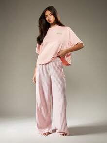 MISSGUIDED Matcha Lover 粉色睡衣套装超大 T 恤搭配条纹休闲裤舒适睡衣冬季睡衣睡前休闲服舒适柔软 - 粉色 - 查看 1