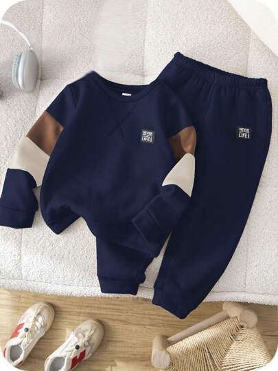 SHEIN 2-delat set med stickade ärmar, rund halsringning och sweatshirt med byxor från Young Boys, avslappnat och bekvämt för vardagsbruk, skola, pendling, födelsedagsfest, kväll, bröllop, dop, skolstart och alla tillfällen, termofodrat, förtjockat för höst/vinter. Matchande set från Young Boys, 2 stycken.