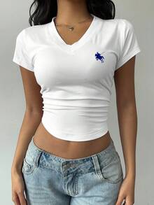 SHEIN BASICS Camiseta ajustada de mujer con cuello en V, manga corta y fruncido con estampado de caballero - Multicolor - Ver 3