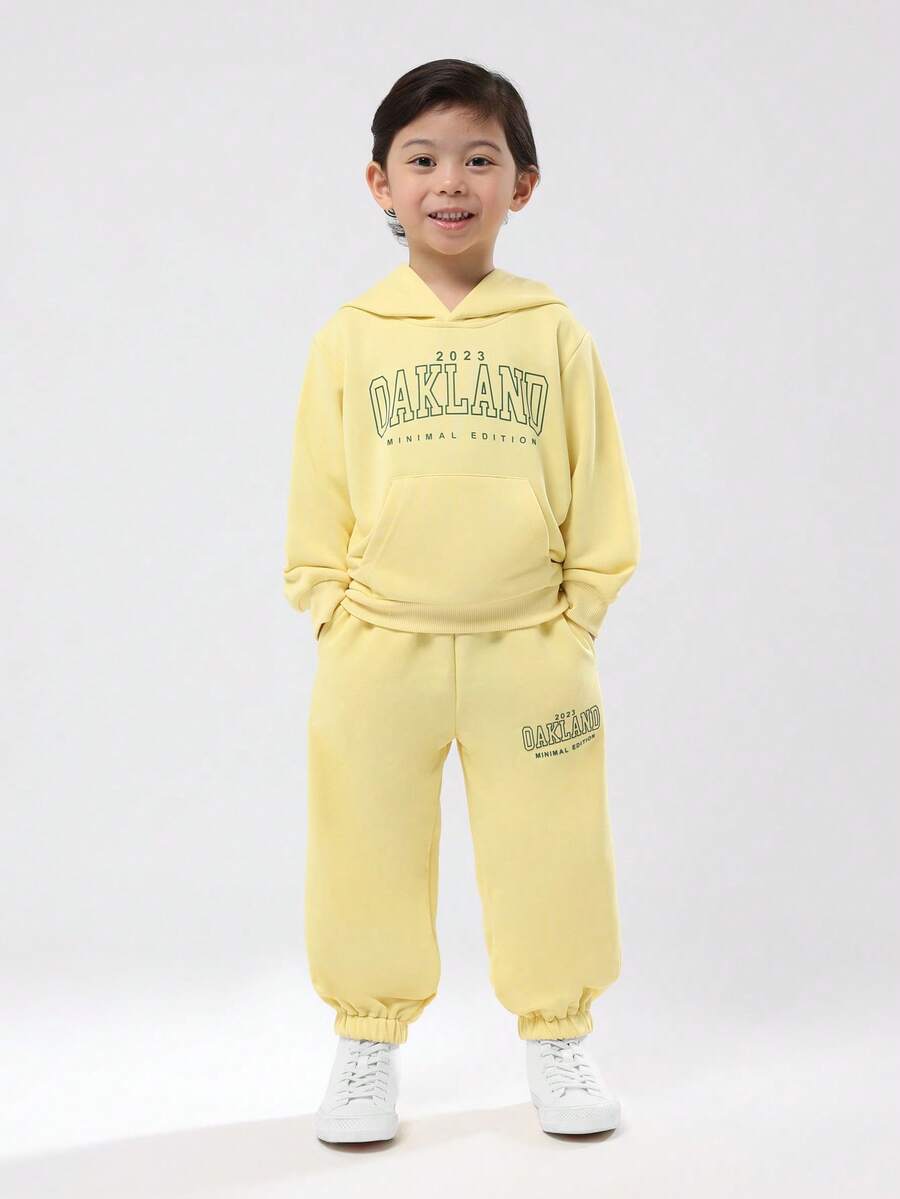 SUMWON Conjunto de dos piezas de invierno para niños, edición mínima de Oakland, con sudadera con capucha y pantalones jogger, ropa de calle para otoño e invierno - Amarillo - Ver 1