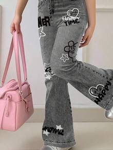 SHEIN 2 件套年轻女孩休闲宽松心形和脸涂鸦印花短袖圆领 T 恤和喇叭裤，适合夏季，适合居家、郊游、街拍、校园 - 彩色 - 查看 4