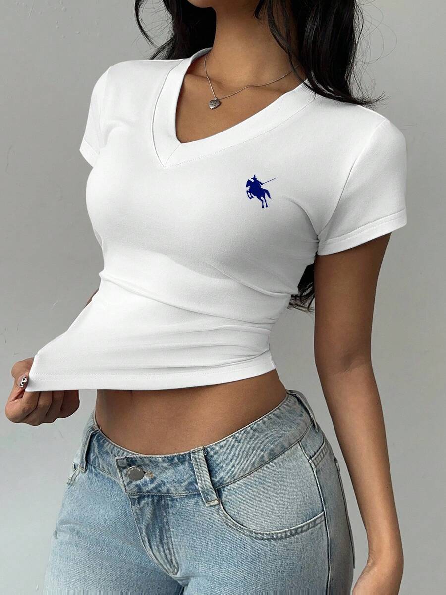 SHEIN BASICS Camiseta ajustada de mujer con cuello en V, manga corta y fruncido con estampado de caballero - Multicolor - Ver 1