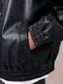 SUMWON 常规款 PU 皮革飞行员夹克，压花徽标细节，经典罗纹领，松紧腰带，冬季秋季时尚外套 - 黑色 - 查看 7