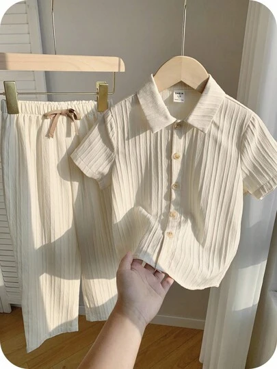 SHEIN 2st Barn Ung Pojke Casual Mångsidig Bekväm Vågrandig Lapel Kortärmad skjortshorts med öppen krage Vävd Tvådelad kostym Lämplig för pendling till skolan Daglig fritid Semesterresor Lämplig för sport Lämplig för vår och sommar