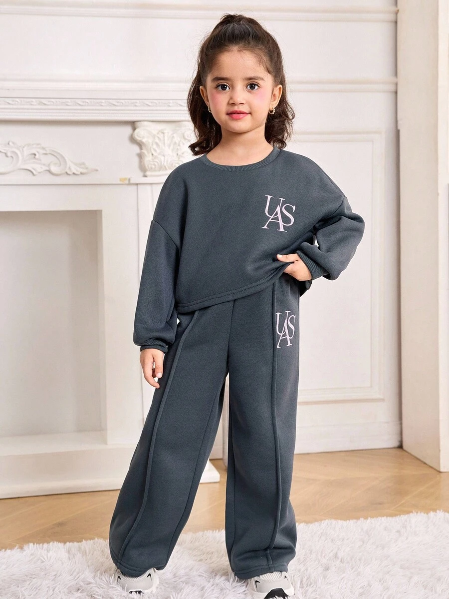 SHEIN 年轻女孩宽松休闲舒适字母刺绣圆领运动衫和裤子套装 - 深灰色 - 查看 1